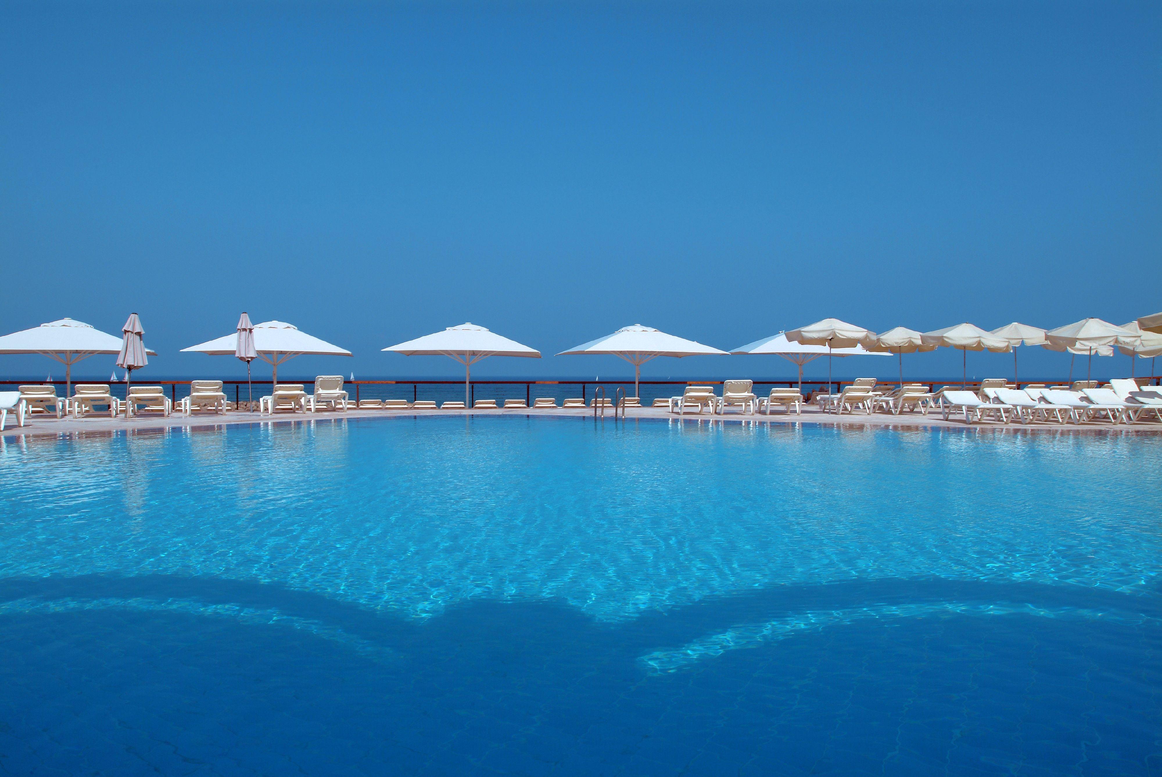 Daniel Herzliya Hotel Eksteriør billede The pool at the resort