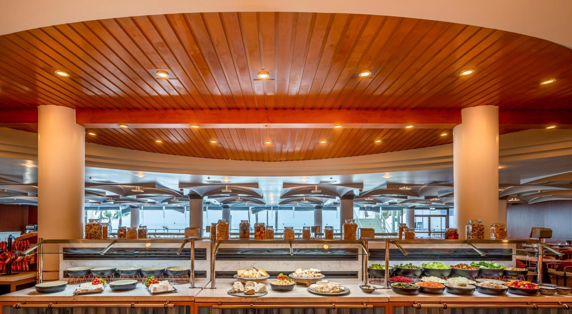 Daniel Herzliya Hotel Eksteriør billede The buffet at the hotel