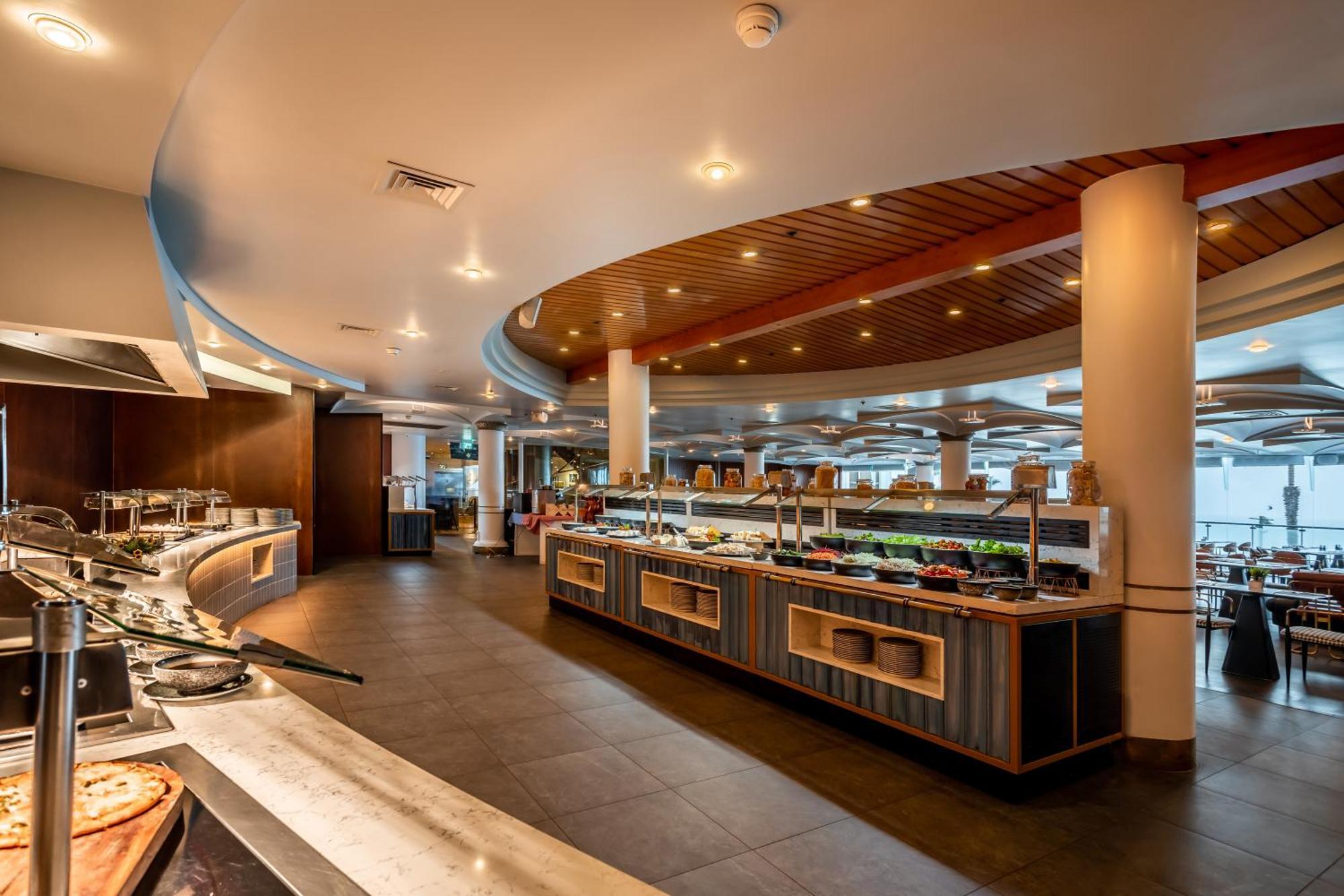 Daniel Herzliya Hotel Eksteriør billede The buffet at the restaurant