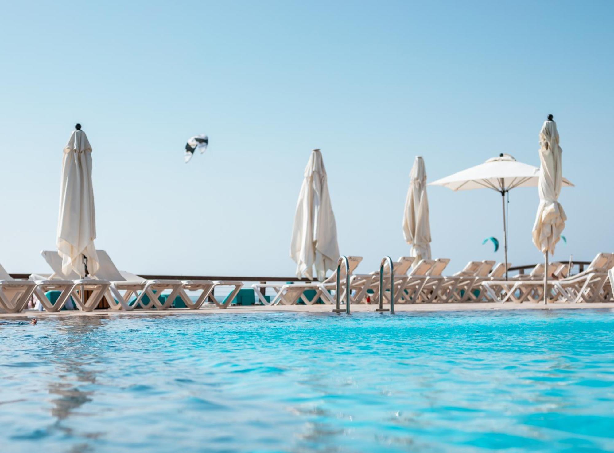 Daniel Herzliya Hotel Eksteriør billede A swimming pool