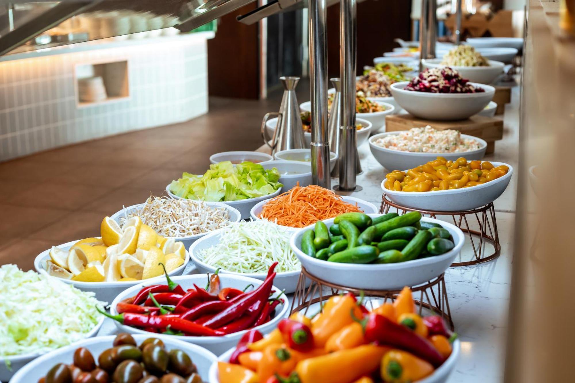 Daniel Herzliya Hotel Eksteriør billede A salad bar